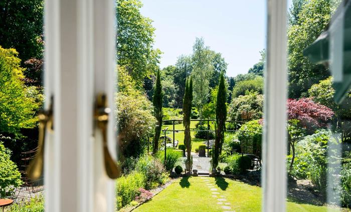 The Cors Country House